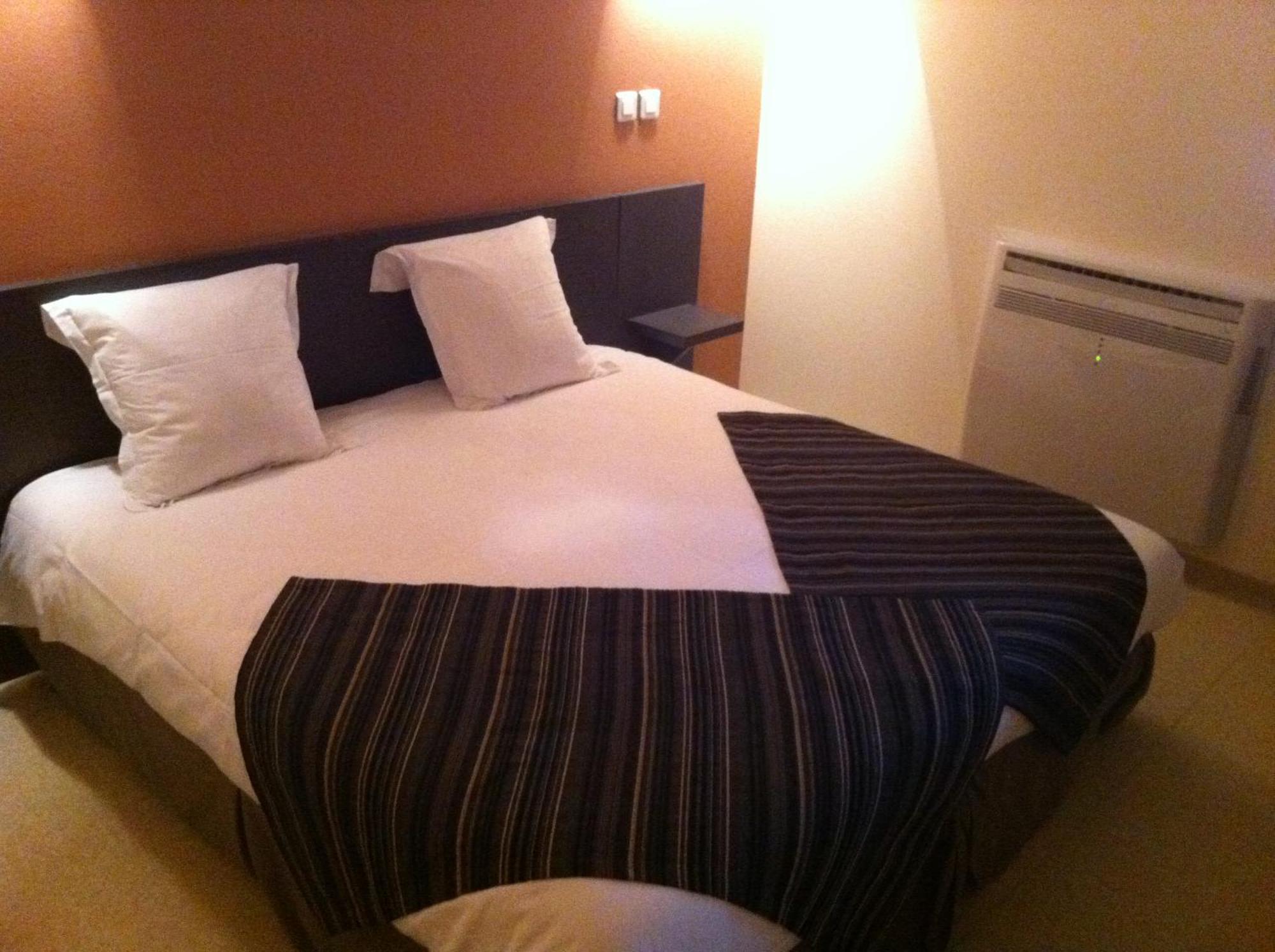 Fasthotel Le Rale Des Genets - Un Hotel Fh Collection Dun-sur-Meuse Buitenkant foto