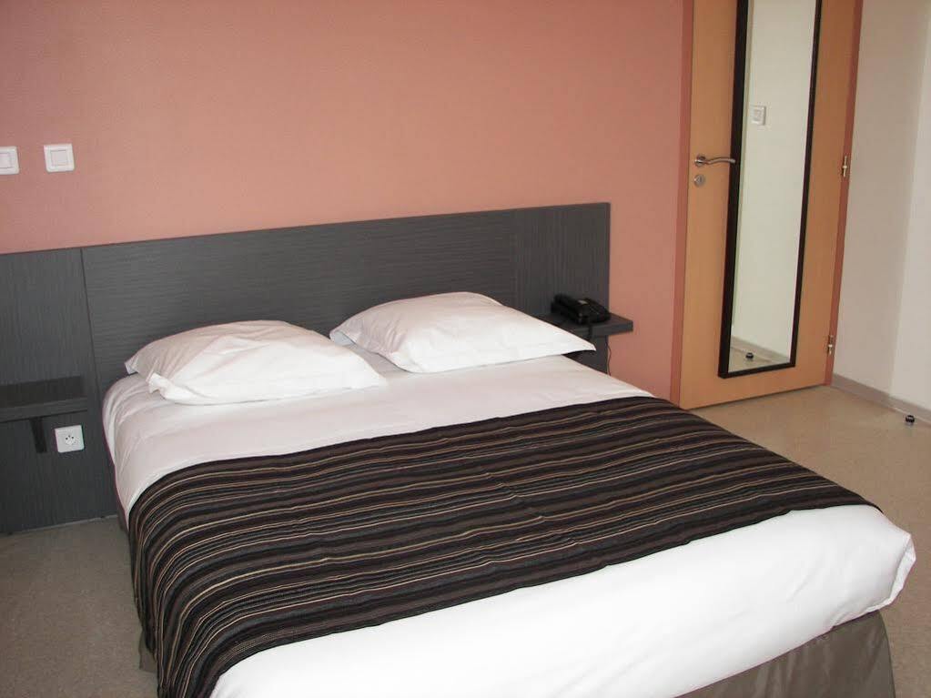 Fasthotel Le Rale Des Genets - Un Hotel Fh Collection Dun-sur-Meuse Buitenkant foto